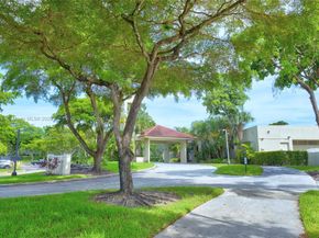 111 Lake Emerald Dr 307, Oakland Park FL 33309