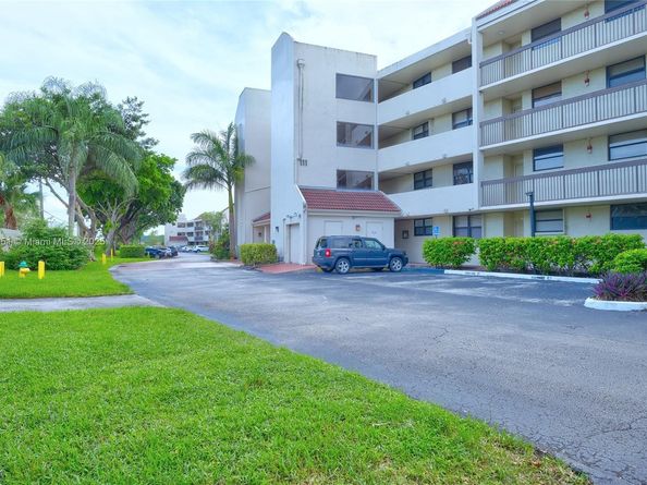 111 Lake Emerald Dr 307, Oakland Park FL 33309