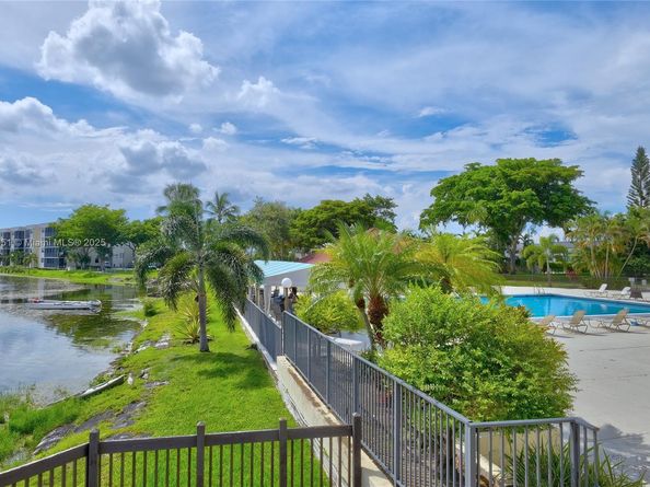 111 Lake Emerald Dr 307, Oakland Park FL 33309