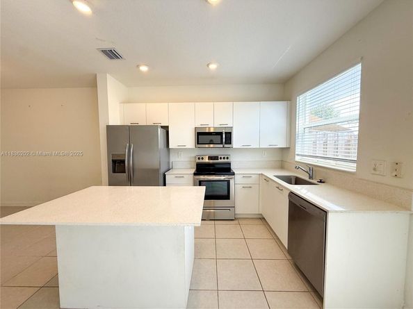 12440 NW 23rd Ct, Miami FL 33167