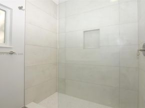 1084 NW 66th St, Miami FL 33150