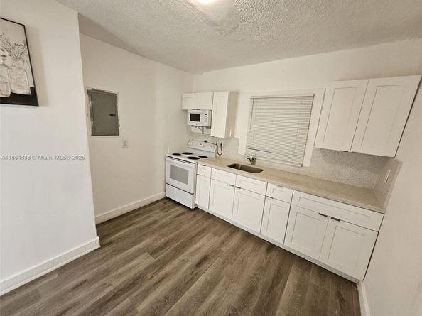 1924 SW 9th St, Miami FL 33135