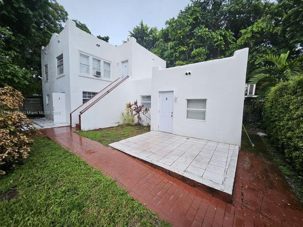 1924 SW 9th St, Miami FL 33135