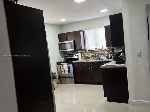 7225 SW 21st St, Miami FL 33155