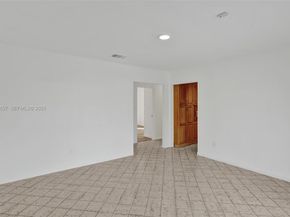 2371 NE 193rd St, Miami FL 33180