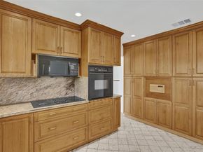 2371 NE 193rd St, Miami FL 33180