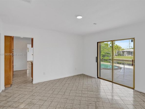 2371 NE 193rd St, Miami FL 33180