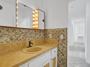 2371 NE 193rd St, Miami FL 33180