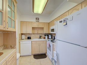 920 SW 10th Ter 12AR, Hallandale Beach FL 33009