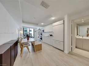 55 SW 9th St 2109, Miami FL 33130