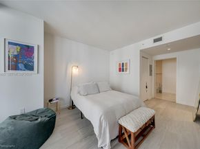 55 SW 9th St 2109, Miami FL 33130