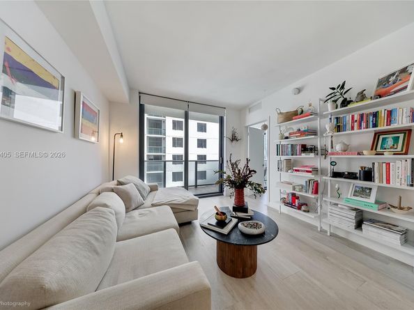55 SW 9th St 2109, Miami FL 33130
