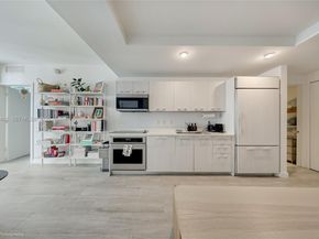 55 SW 9th St 2109, Miami FL 33130