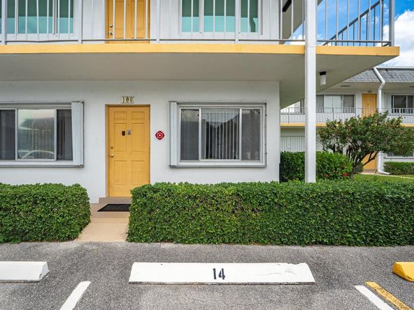 3120 LAKE OSBORNE Drive Bldg 7 Apt106 FL 33461
