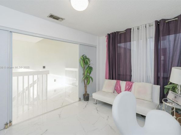 1800 Embassy Dr 125, West Palm Beach FL 33401
