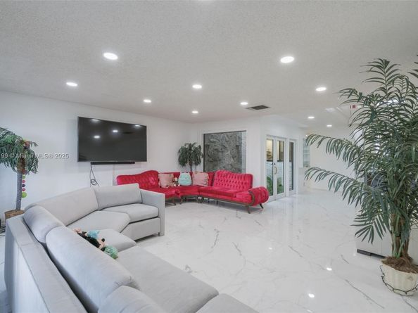 1800 Embassy Dr 125, West Palm Beach FL 33401