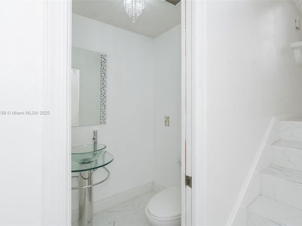 1800 Embassy Dr 125, West Palm Beach FL 33401