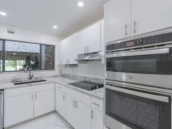 1800 Embassy Dr 125, West Palm Beach FL 33401