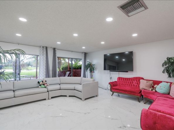 1800 Embassy Dr 125, West Palm Beach FL 33401