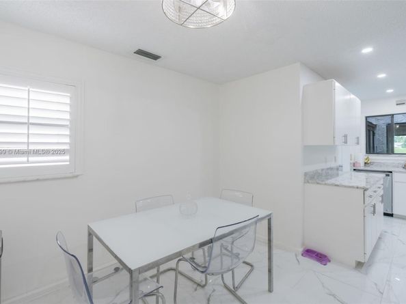 1800 Embassy Dr 125, West Palm Beach FL 33401