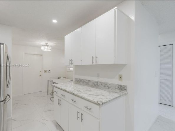 1800 Embassy Dr 125, West Palm Beach FL 33401