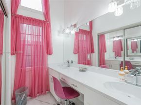1800 Embassy Dr 125, West Palm Beach FL 33401
