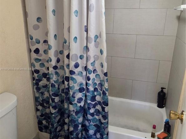 5231 Geneva Way 205, Doral FL 33166