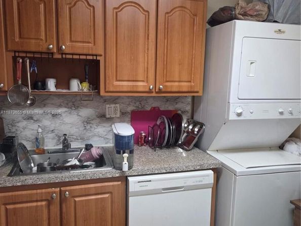 5231 Geneva Way 205, Doral FL 33166
