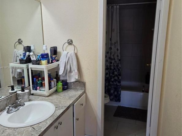5231 Geneva Way 205, Doral FL 33166