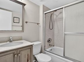 106 Royal Park Dr 4C, Oakland Park FL 33309