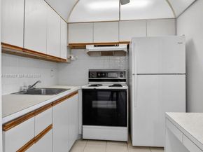 1008 N Farnham  N 1008, Deerfield Beach FL 33442