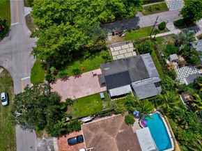 395 NW 124th St, North Miami FL 33168