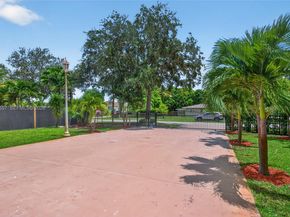 395 NW 124th St, North Miami FL 33168