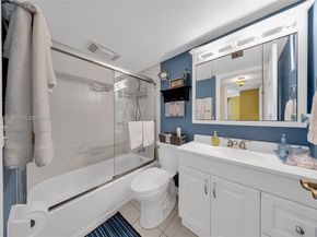 4040 Crystal Lake Dr 105, Deerfield Beach FL 33064