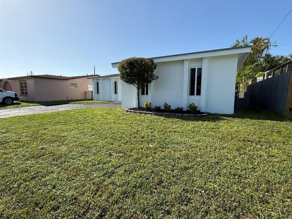 8981 NW 24th St, Sunrise FL 33322