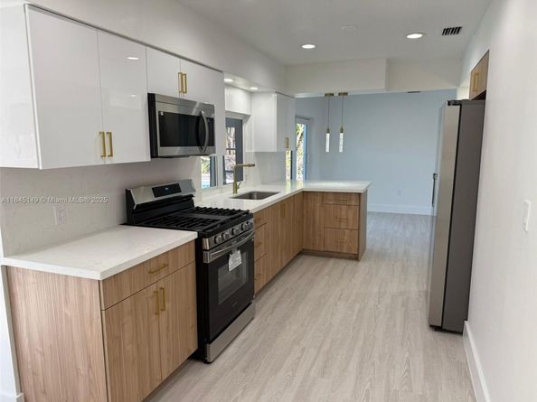 8981 NW 24th St, Sunrise FL 33322
