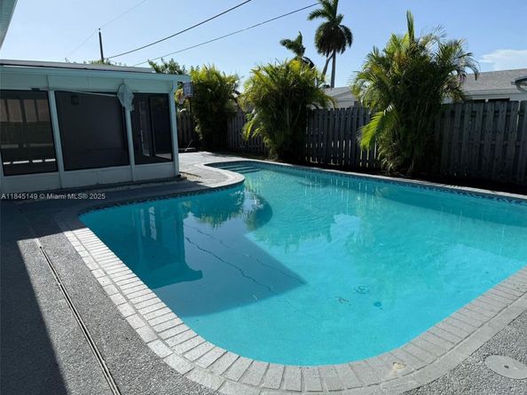 8981 NW 24th St, Sunrise FL 33322