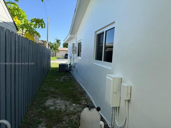8981 NW 24th St, Sunrise FL 33322