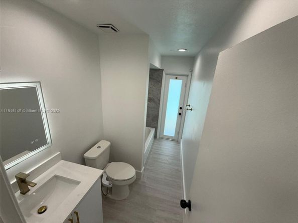 8981 NW 24th St, Sunrise FL 33322