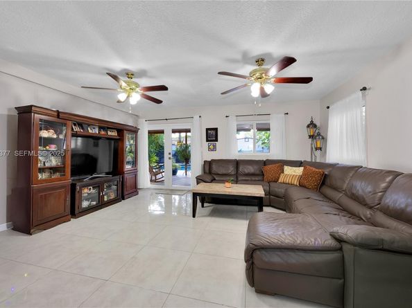 4110 W 7th Ln, Hialeah FL 33012