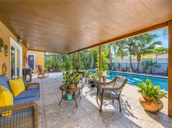 4110 W 7th Ln, Hialeah FL 33012