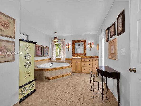 4110 W 7th Ln, Hialeah FL 33012