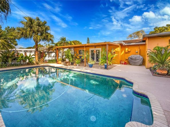 4110 W 7th Ln, Hialeah FL 33012