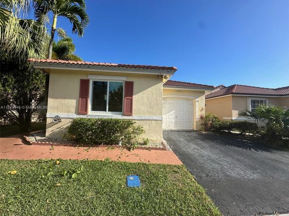 17253 NW 6th Ct, Pembroke Pines FL 33029