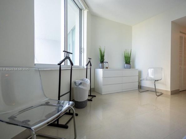335 S Biscayne Blvd 2200, Miami FL 33131