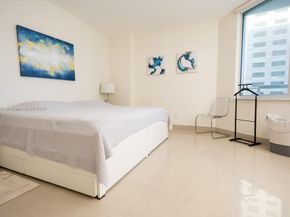 335 S Biscayne Blvd 2200, Miami FL 33131