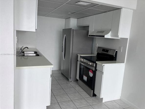17500 N Bay Rd S707, Sunny Isles Beach FL 33160