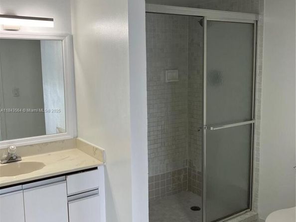 17500 N Bay Rd S707, Sunny Isles Beach FL 33160