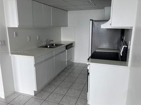 17500 N Bay Rd S707, Sunny Isles Beach FL 33160