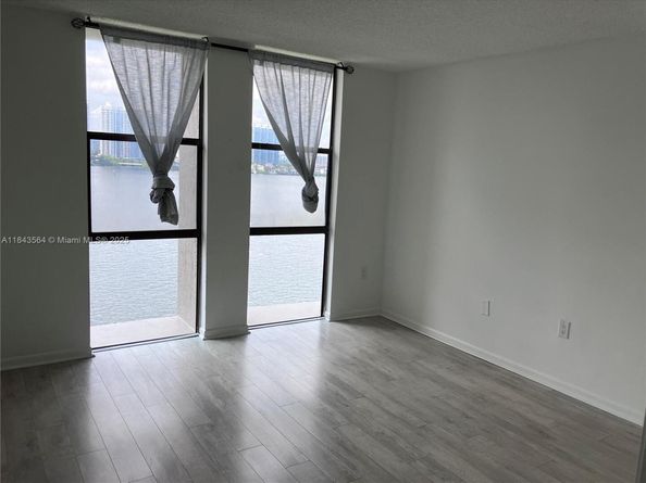 17500 N Bay Rd S707, Sunny Isles Beach FL 33160